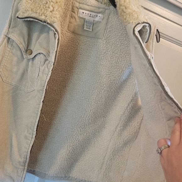 Vintage Maurices Cream Corduroy Vest With Sherpa Lining And Collar - Picture 3 of 6